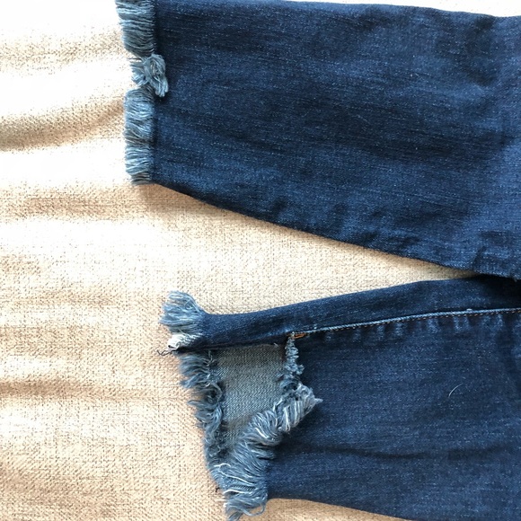 Dark Wash And Distressed Cropped Jeans w/ Fringe - Picture 4 of 6